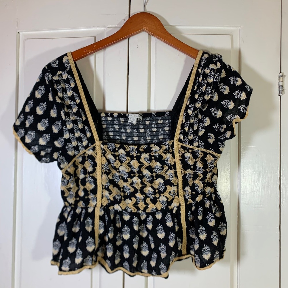 American Eagle Women Black Tan Floral Block Print Peplum Top Smocked Back Small